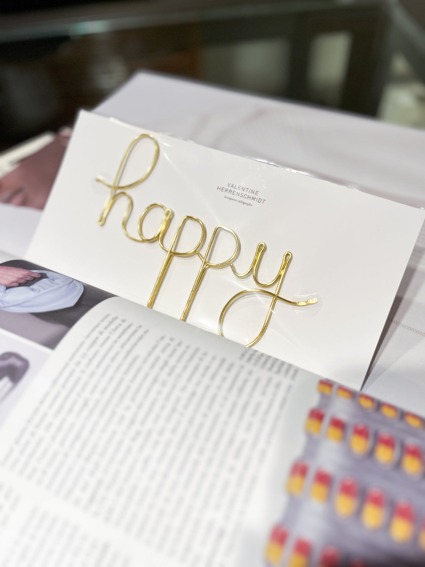 Decorazione scritta happy