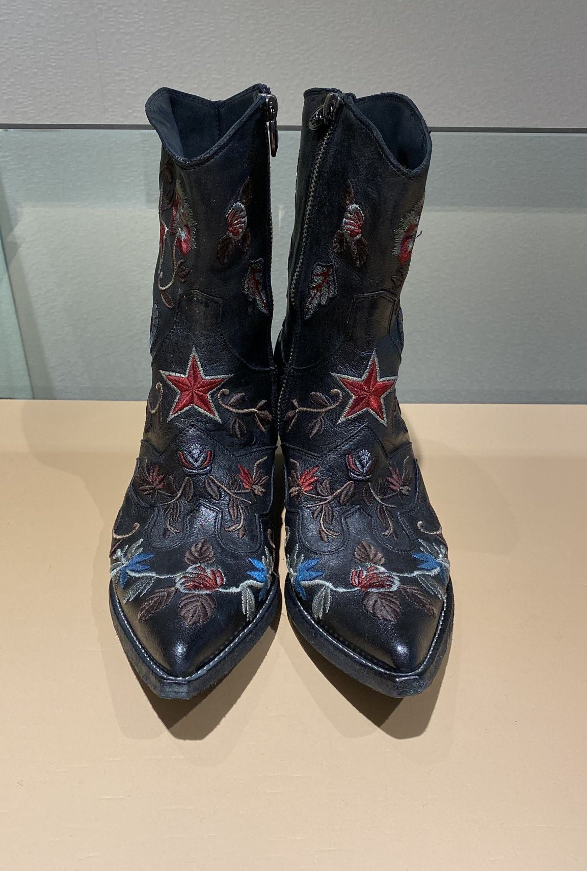 Stivaletto pelle ricami