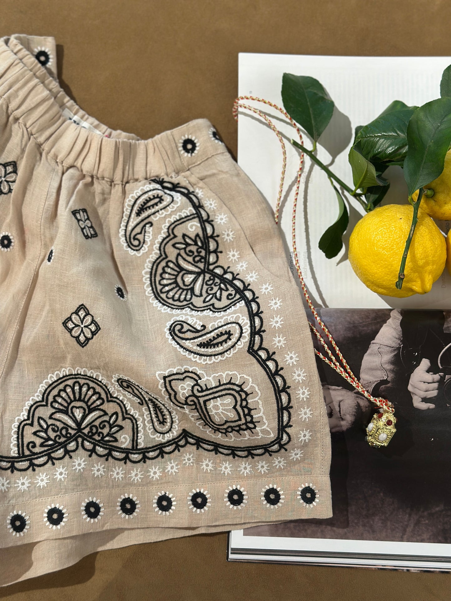 Short linen pasley