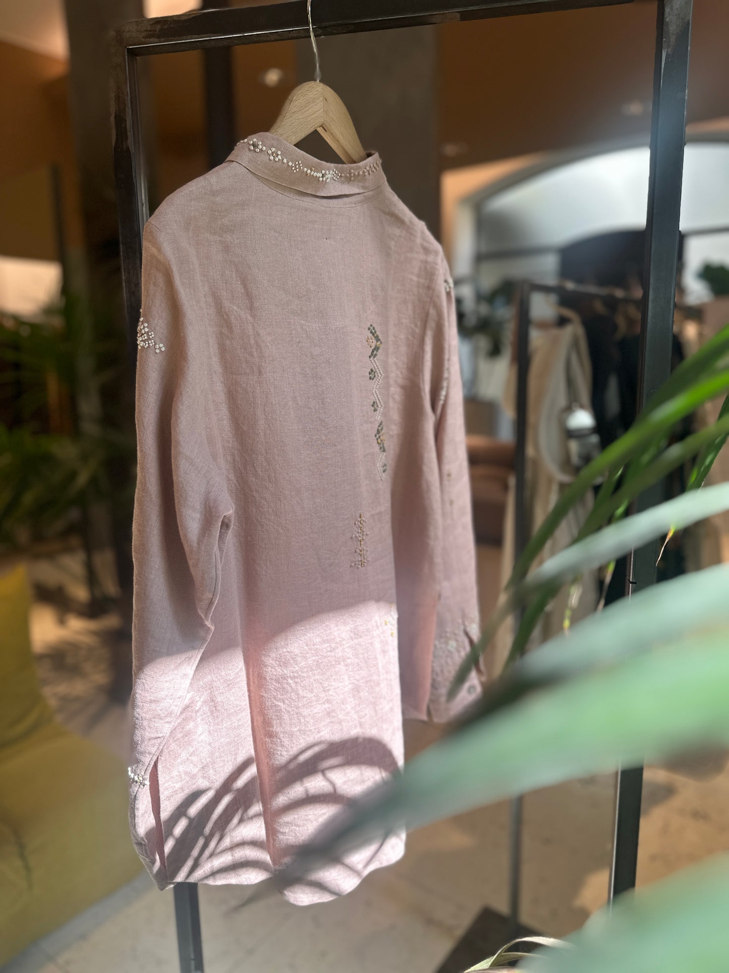 Camicia ricami Cipria