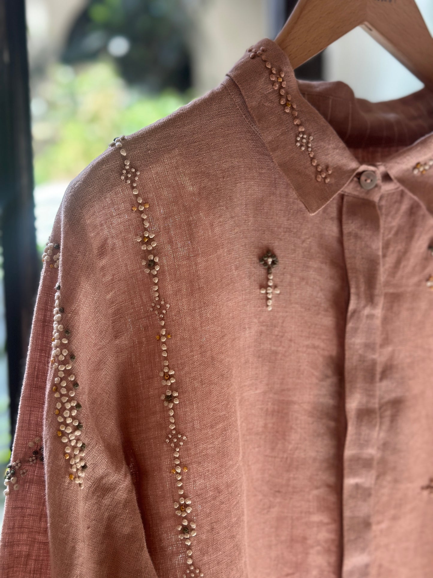 Camicia ricami Cipria