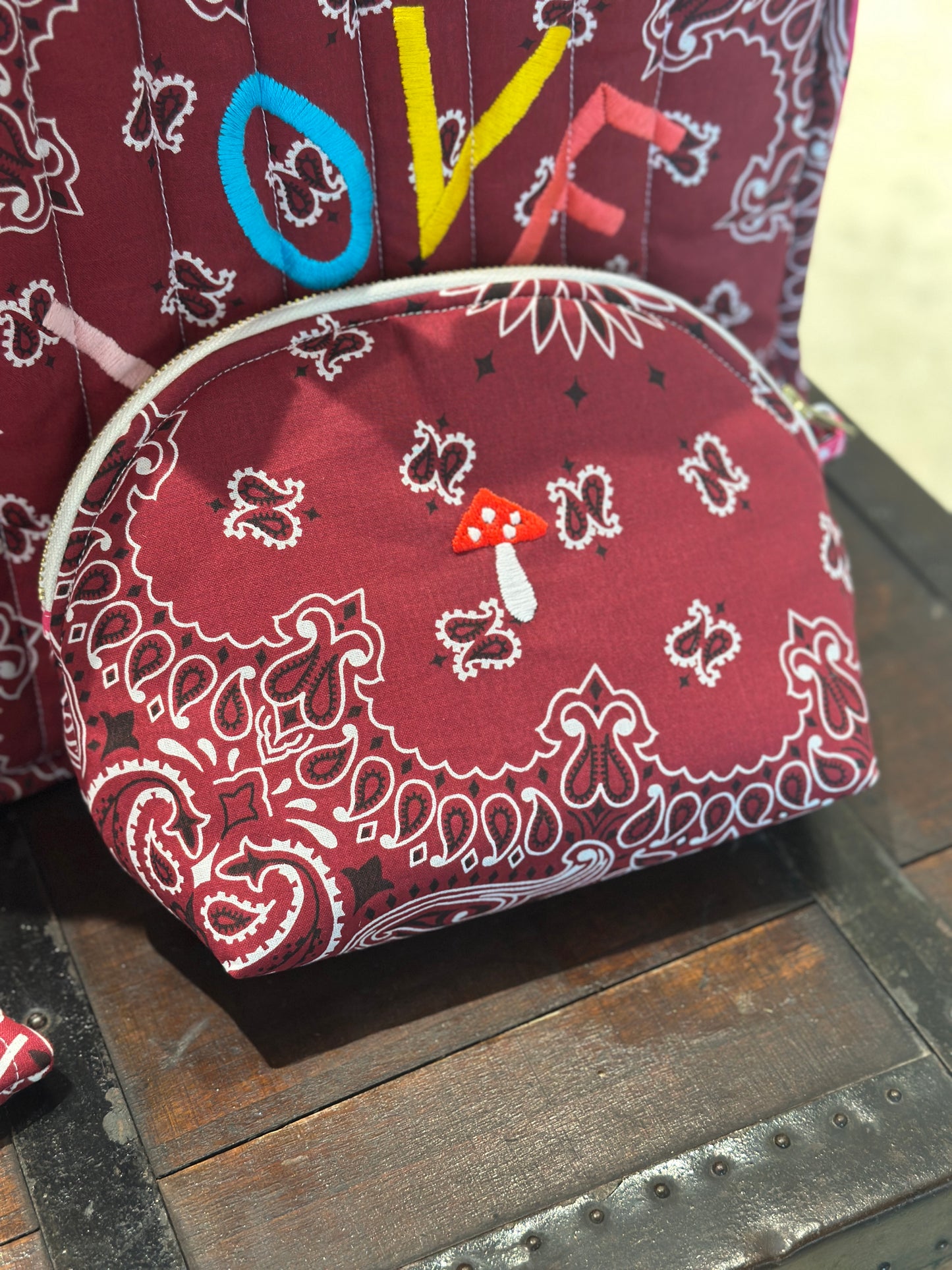 Trousse bordeaux