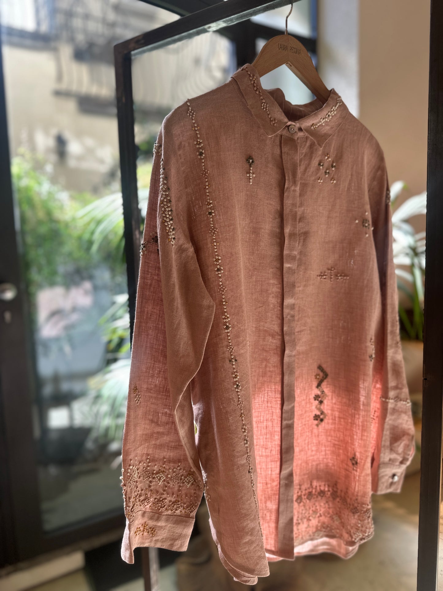Camicia ricami Cipria