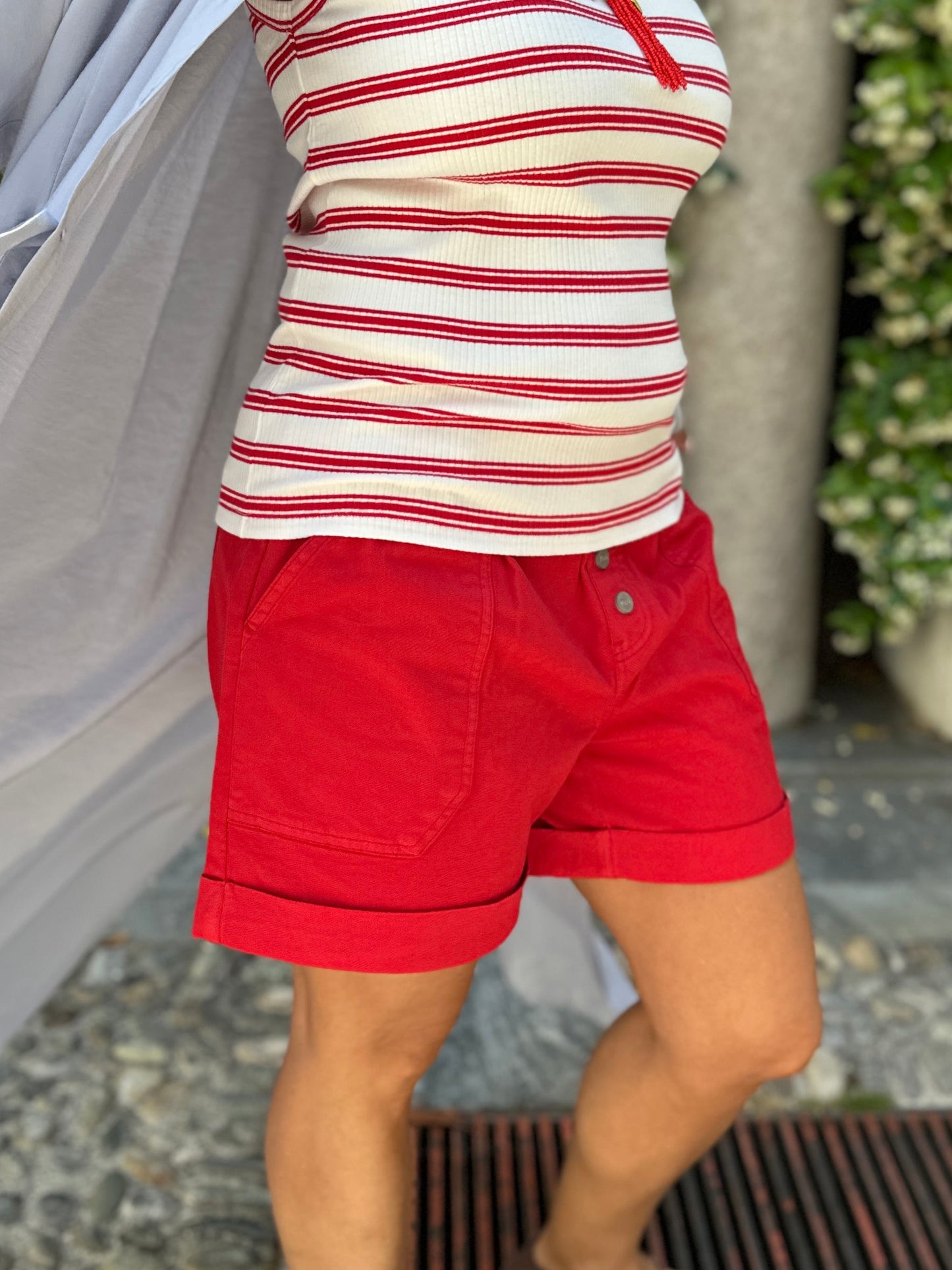Short red